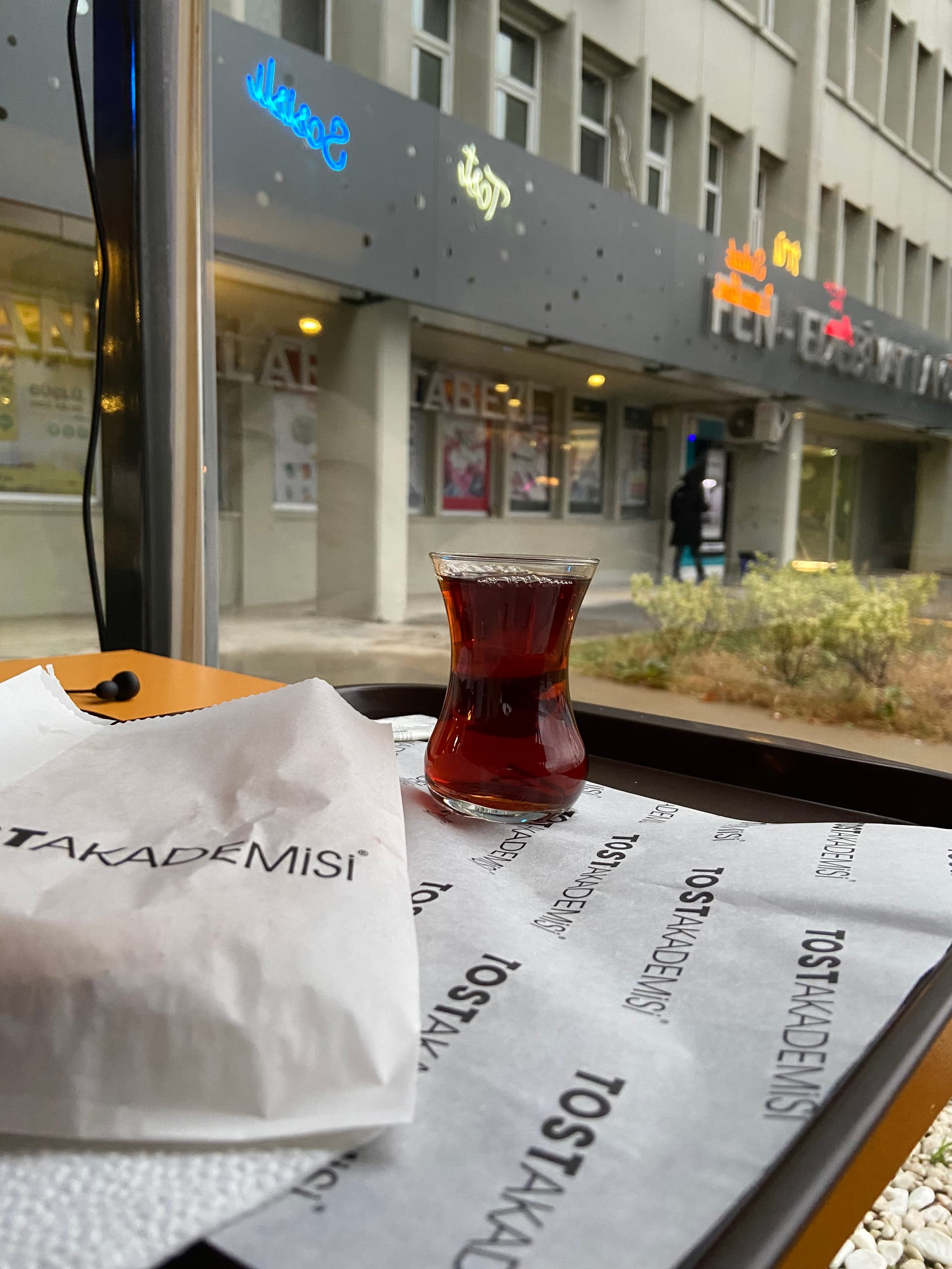 Gidilecek kantinler, içilecek çaylar var