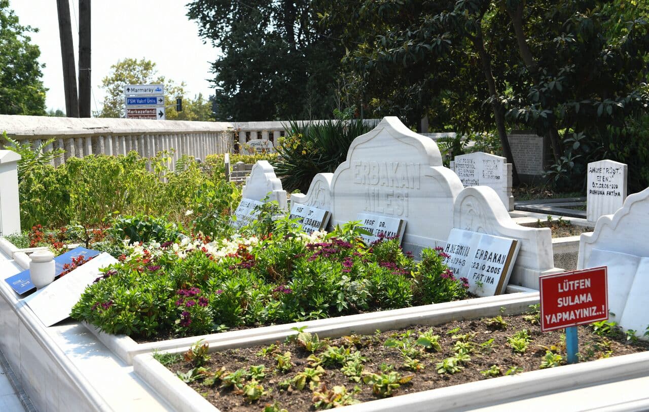 İTÜ Medya ekibi "mezar taşı" paylaşımlarıyla tepki topladı