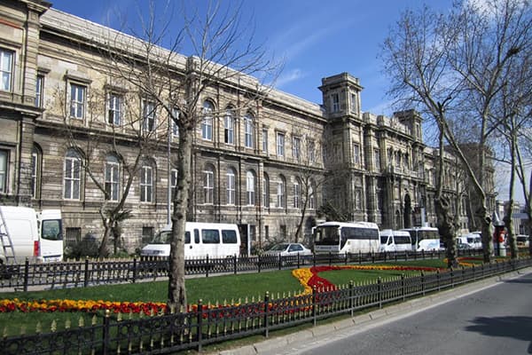 Yeterlilik sınavını geçen öğrenciler İTÜ'nün azizliğine uğradı