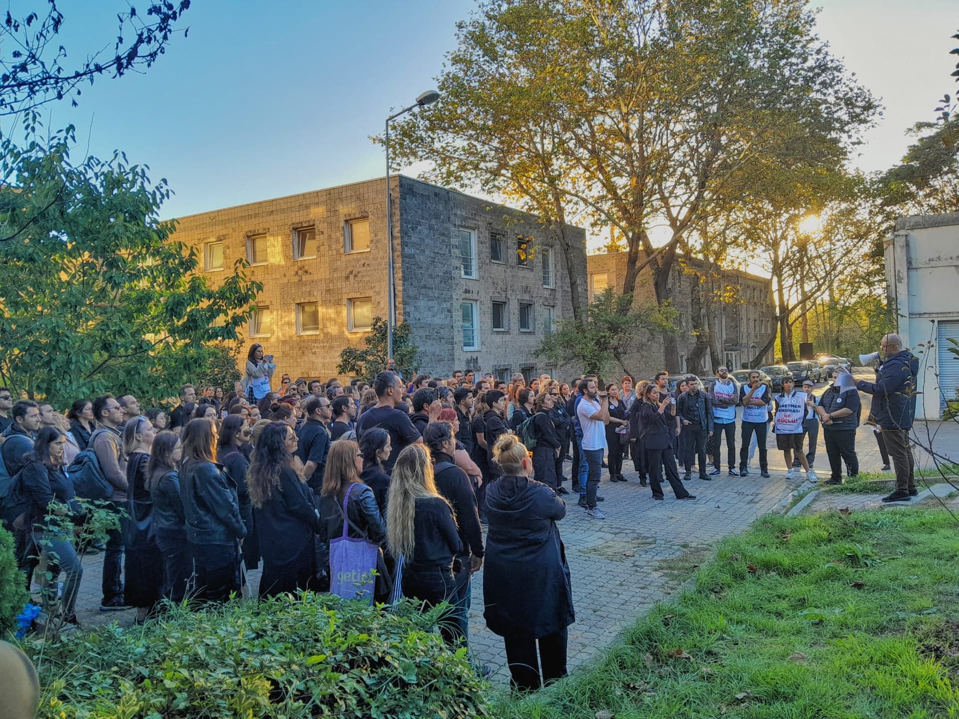 İTÜ GVO öğretmenleri artan mali zorluklar karşısında hakları için ses verdi: Zam şart!