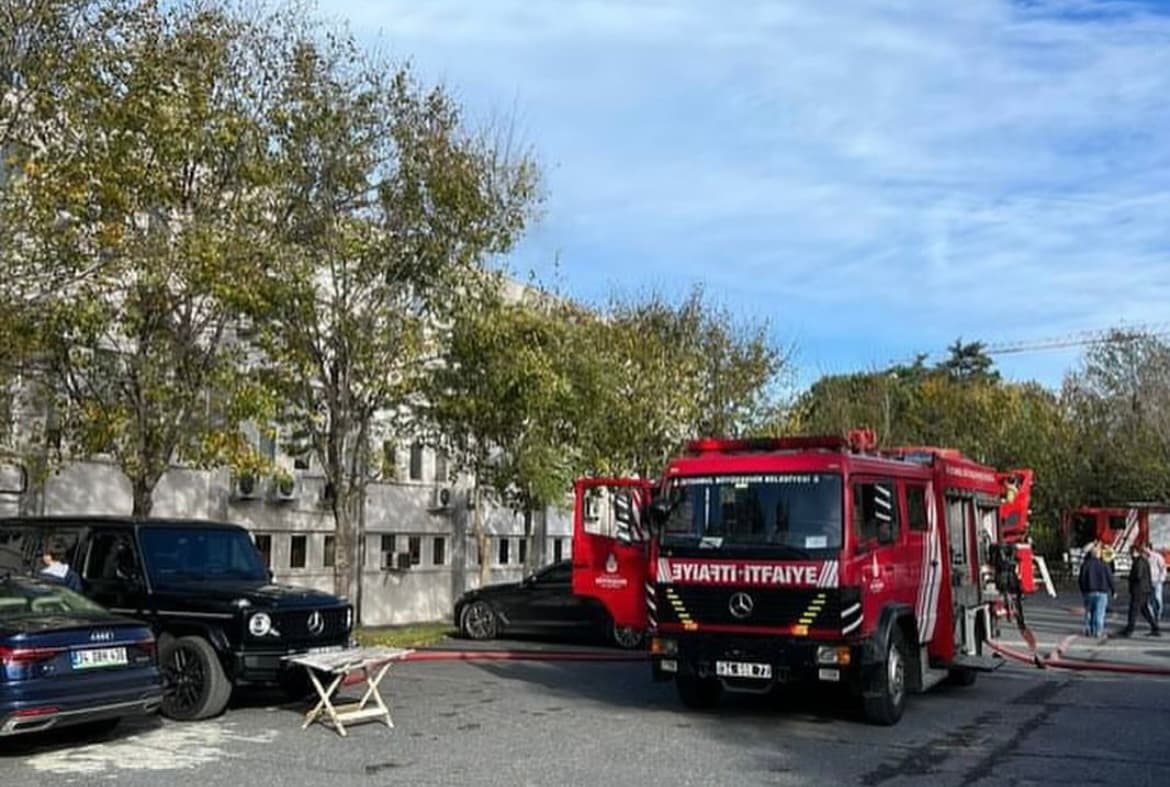 İTÜ rektörlük ek binasında yangın