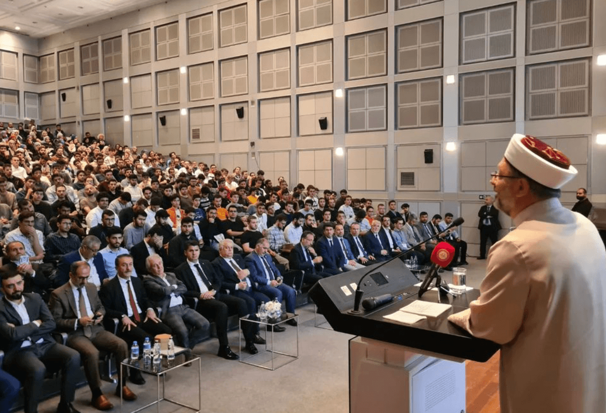 Ali Erbaş'a "gericiliğin temsilcisi" diyen öğrenci kınama cezası aldı