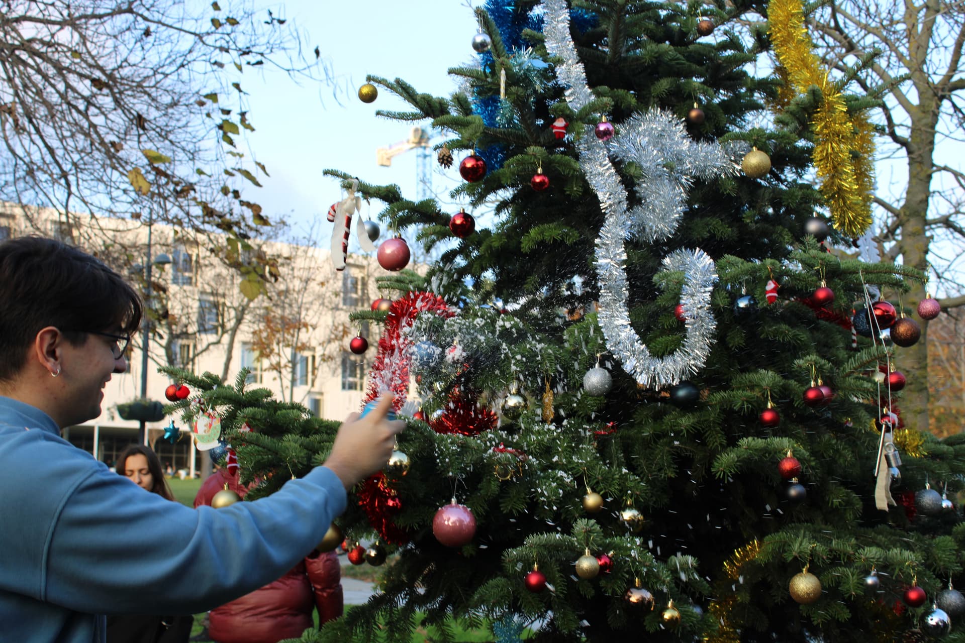 İTÜ’lüler yılbaşı ağacını “yeniden” süsledi