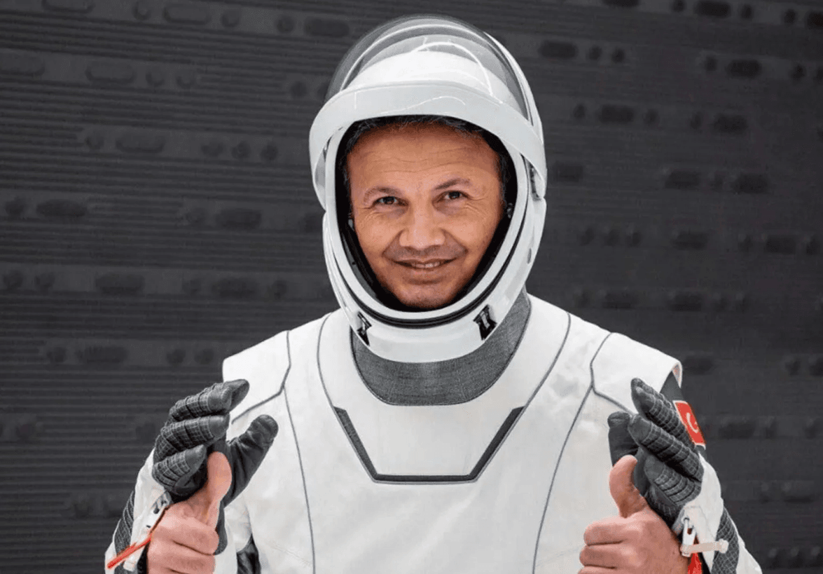 Türkiye’nin ilk astronotu Alper Gezeravcı İTÜ’de ders verecek
