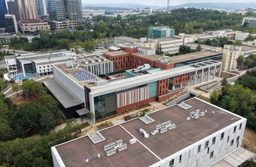 Yabancı Diller Yüksekokulu eksiklerine rağmen artık Ayazağa'da