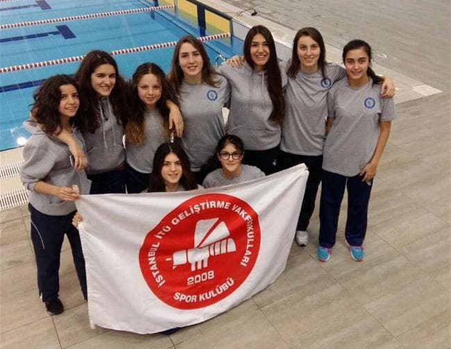 Yüzmede 10 madalya birden