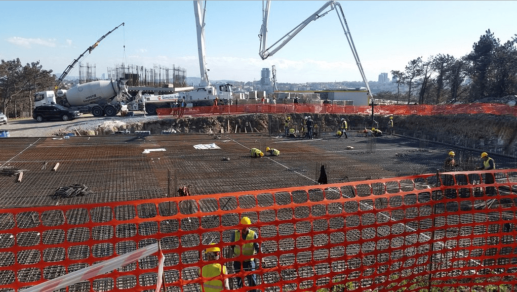 Rektörlük seçimleri yaklaştıkça caminin boyutu büyüyor