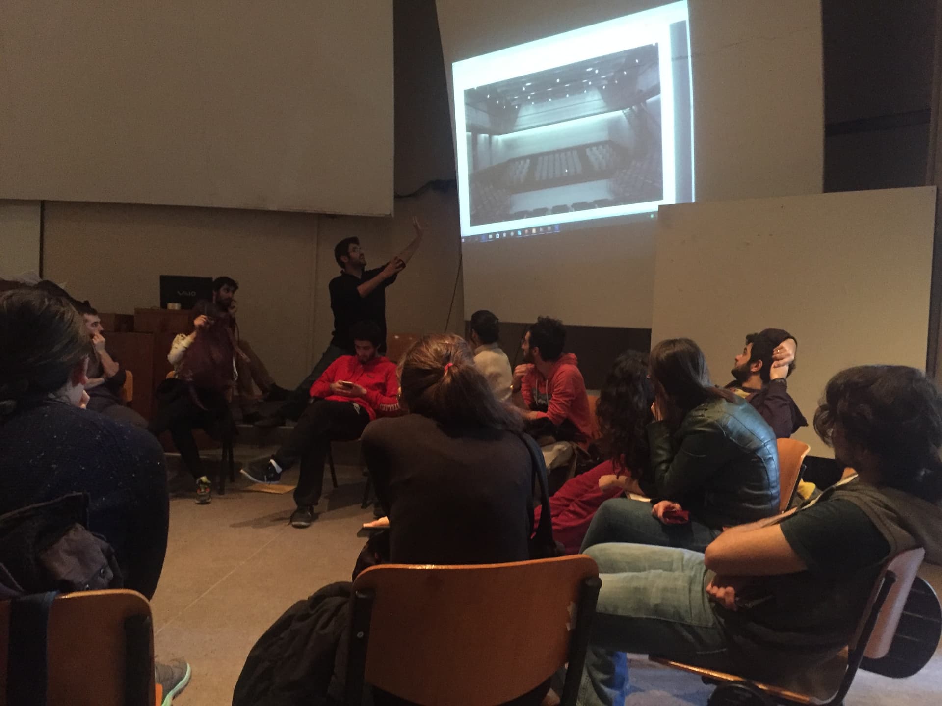 Taşkışla'ya üçüncü konferans salonu mu, sahne mi?