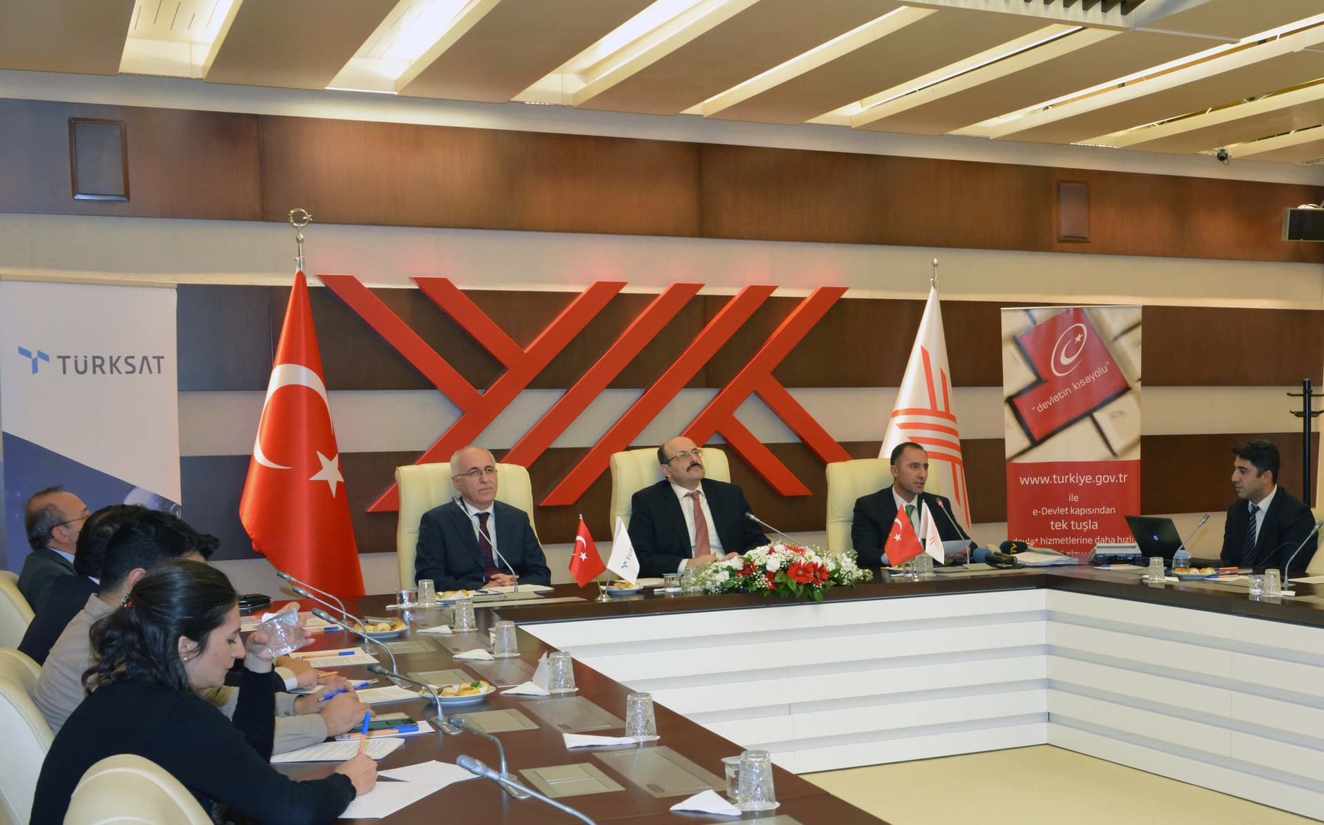 Rektörlük seçimleri ertelendi