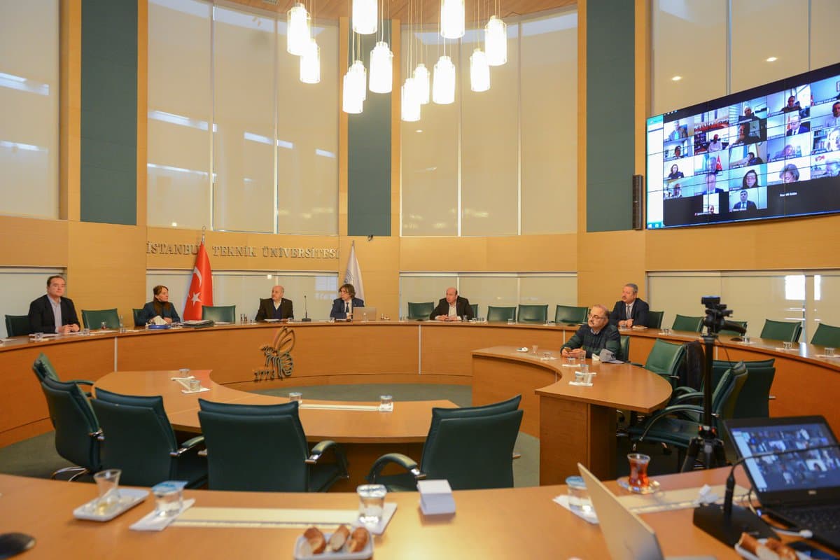 Senato kararları açıklandı: Proficiency ve stajlar online