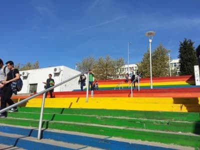 Fen Edebiyat Fakültesi merdivenleri gökkuşağı renklerine boyandı