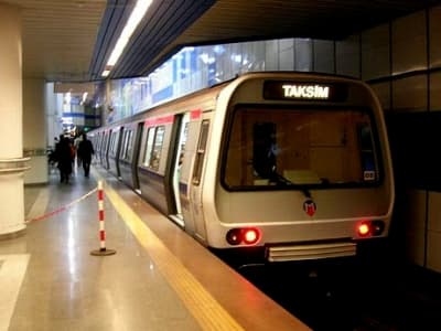 M2 Metro Seferlerinin Uzatılması İçin İmza Kampanyası Başlatıldı