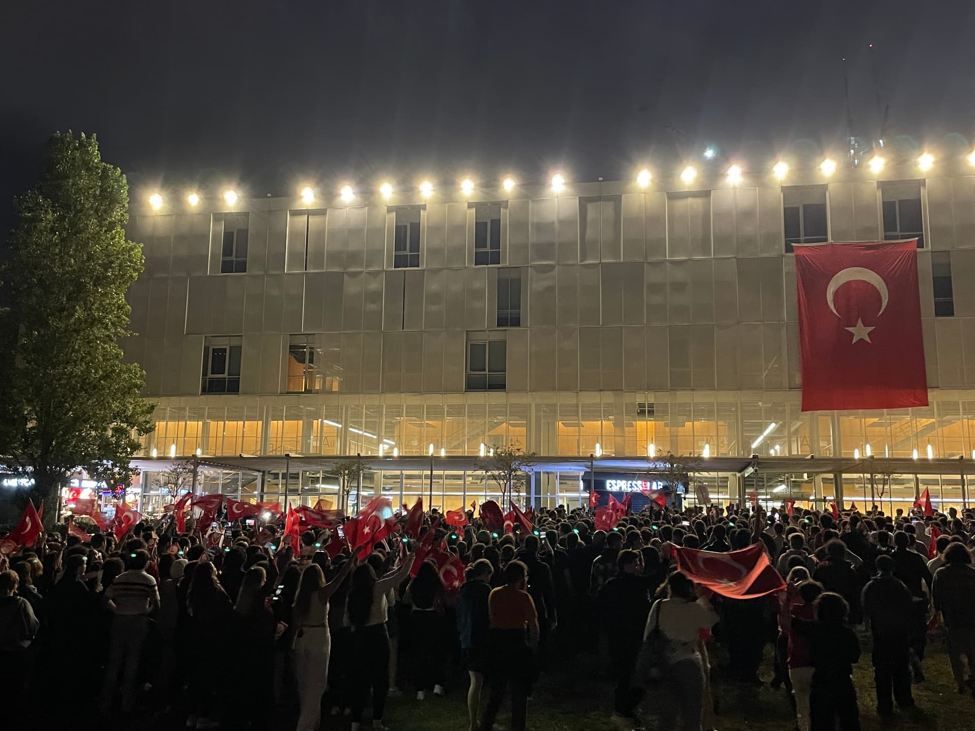 İTÜ öğrencileri Cumhuriyet'ine sahip çıktı