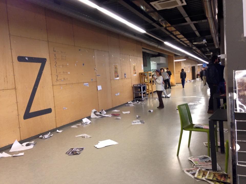 MED Binası'nda afiş gerginliği