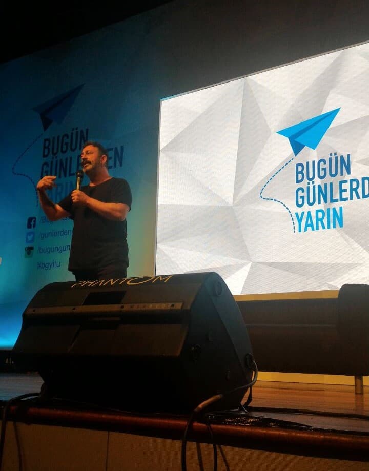 Cem Yılmaz İTÜ'ye geldi ortalık karıştı