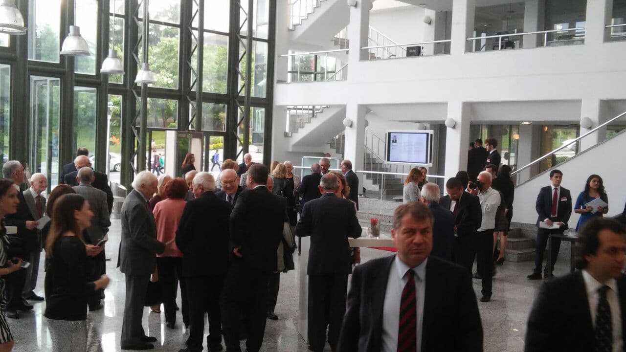 Altın Arı Ödül Töreni'nde rezalet