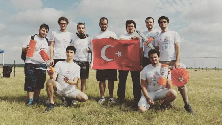 APİS model uydu takımından birincilik