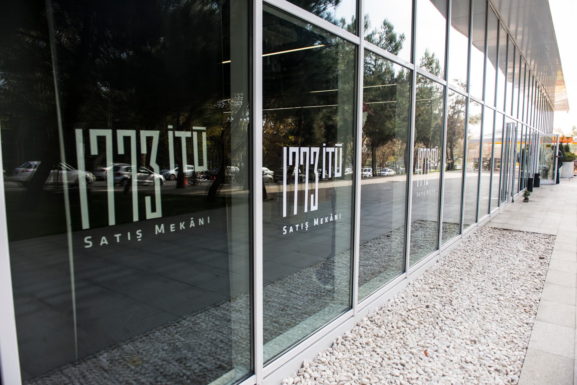 İTÜ'de cübbe dağıtım rezilliği